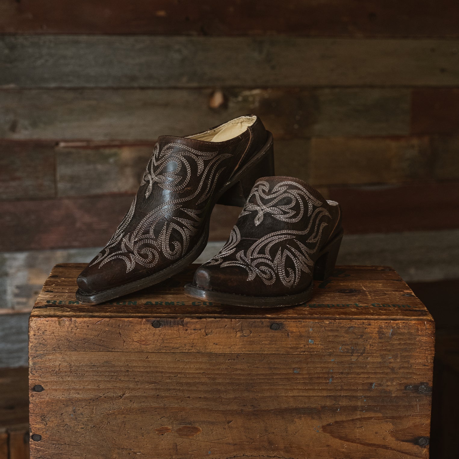 Adley Vintage Leather Mules – Classic Comfort