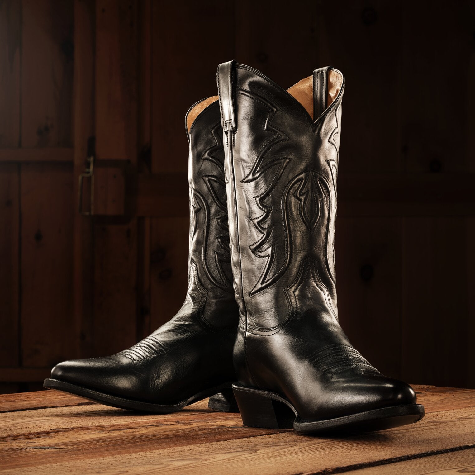 Ames Burnished Leather Boots – Classic Corded Design